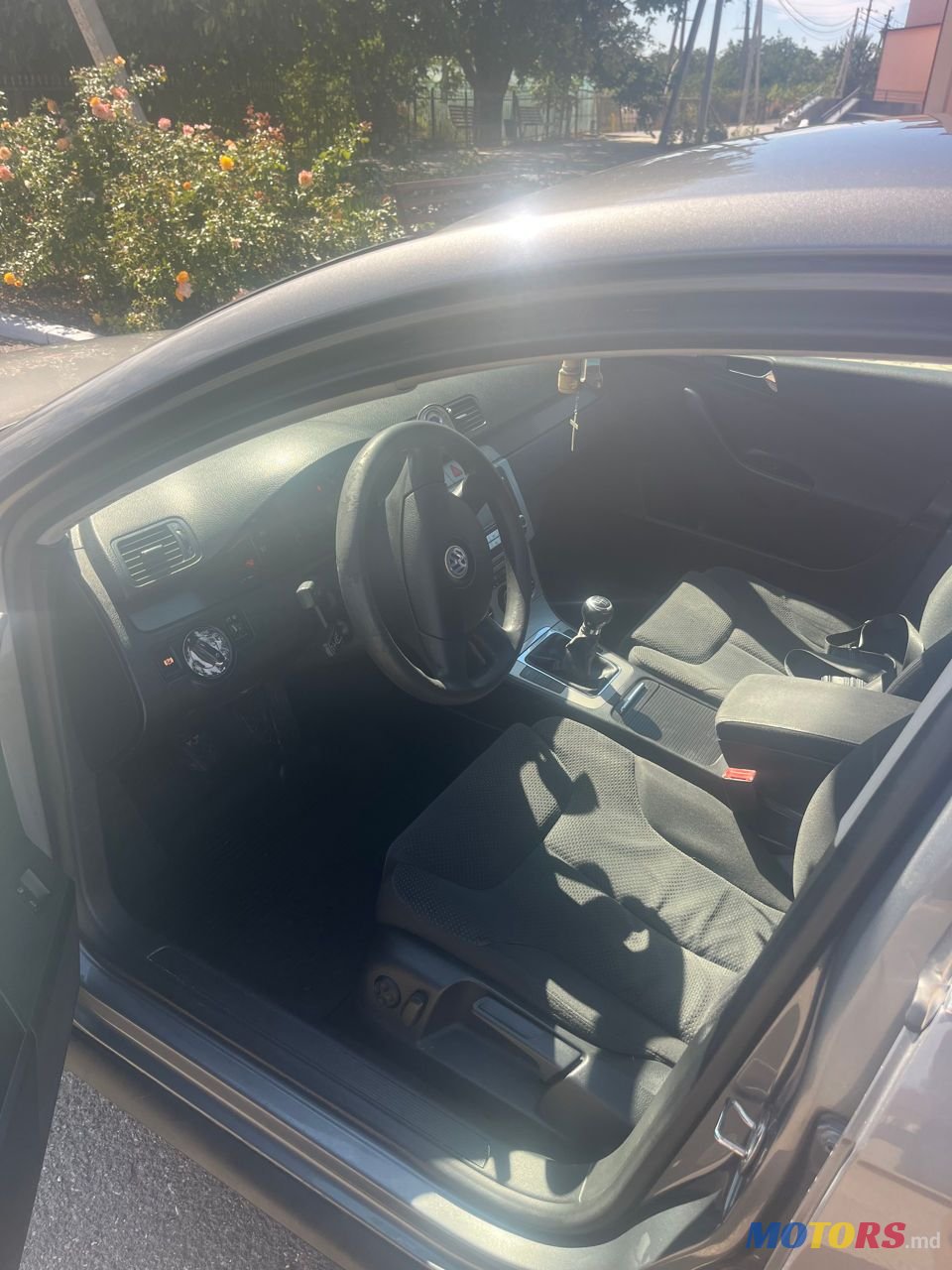 2006' Volkswagen Passat photo #5