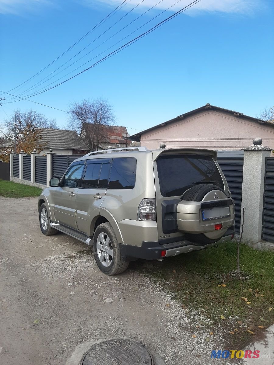 2008' Mitsubishi Pajero photo #3