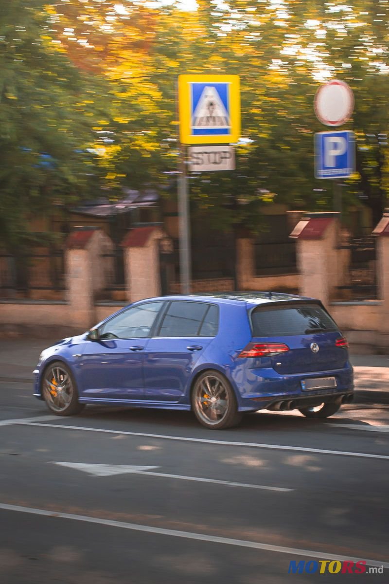 2015' Volkswagen Golf photo #3