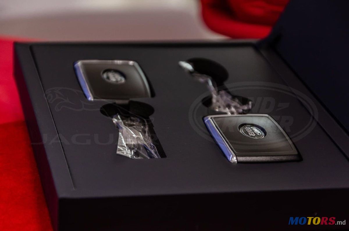 2020' Land Rover Range Rover photo #5