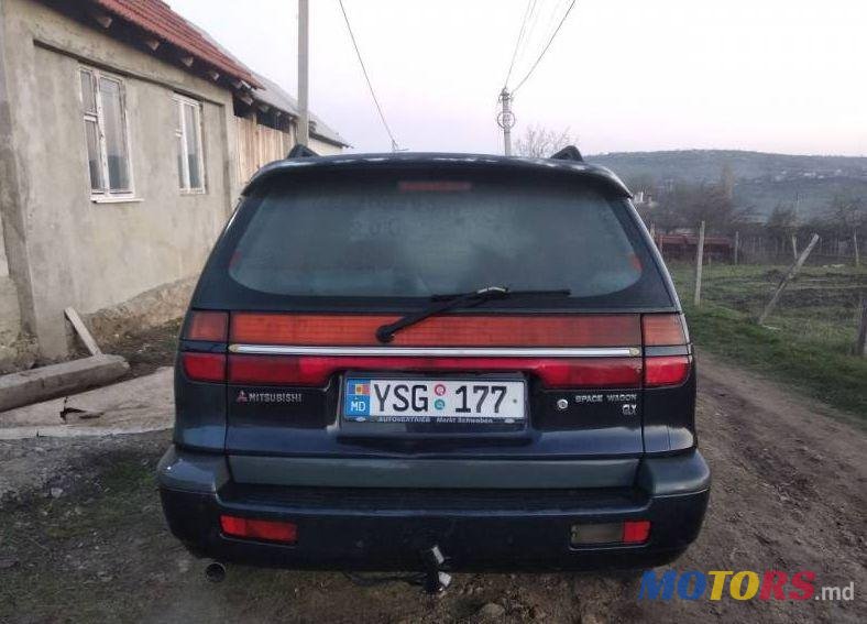 1998' Mitsubishi Space Wagon photo #2