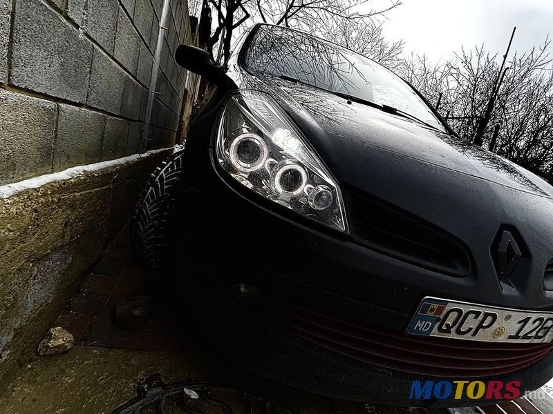 2010' Renault Clio photo #2