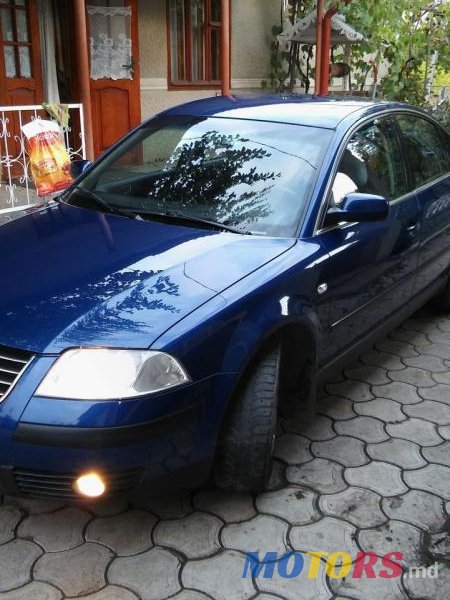 2002' Volkswagen Passat photo #1