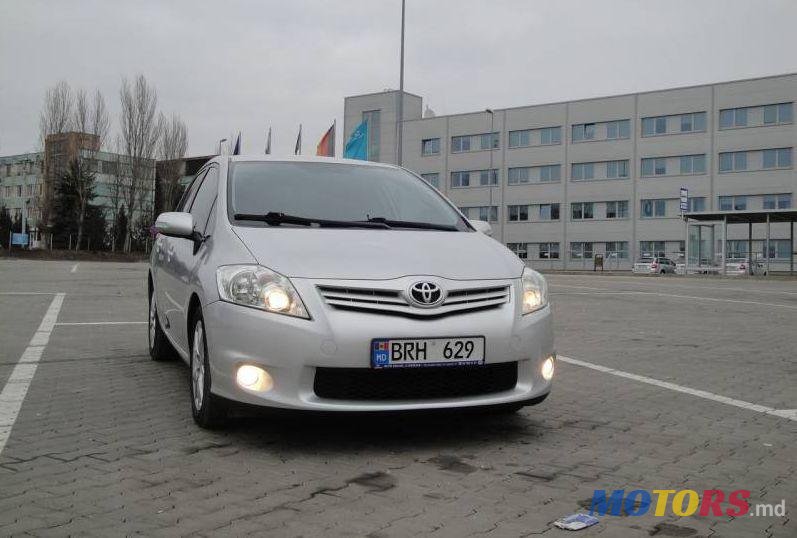 2011' Toyota Auris photo #2