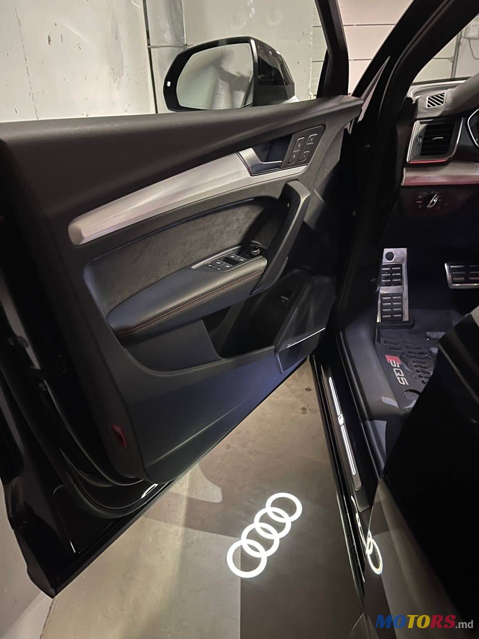 2019' Audi SQ5 photo #6