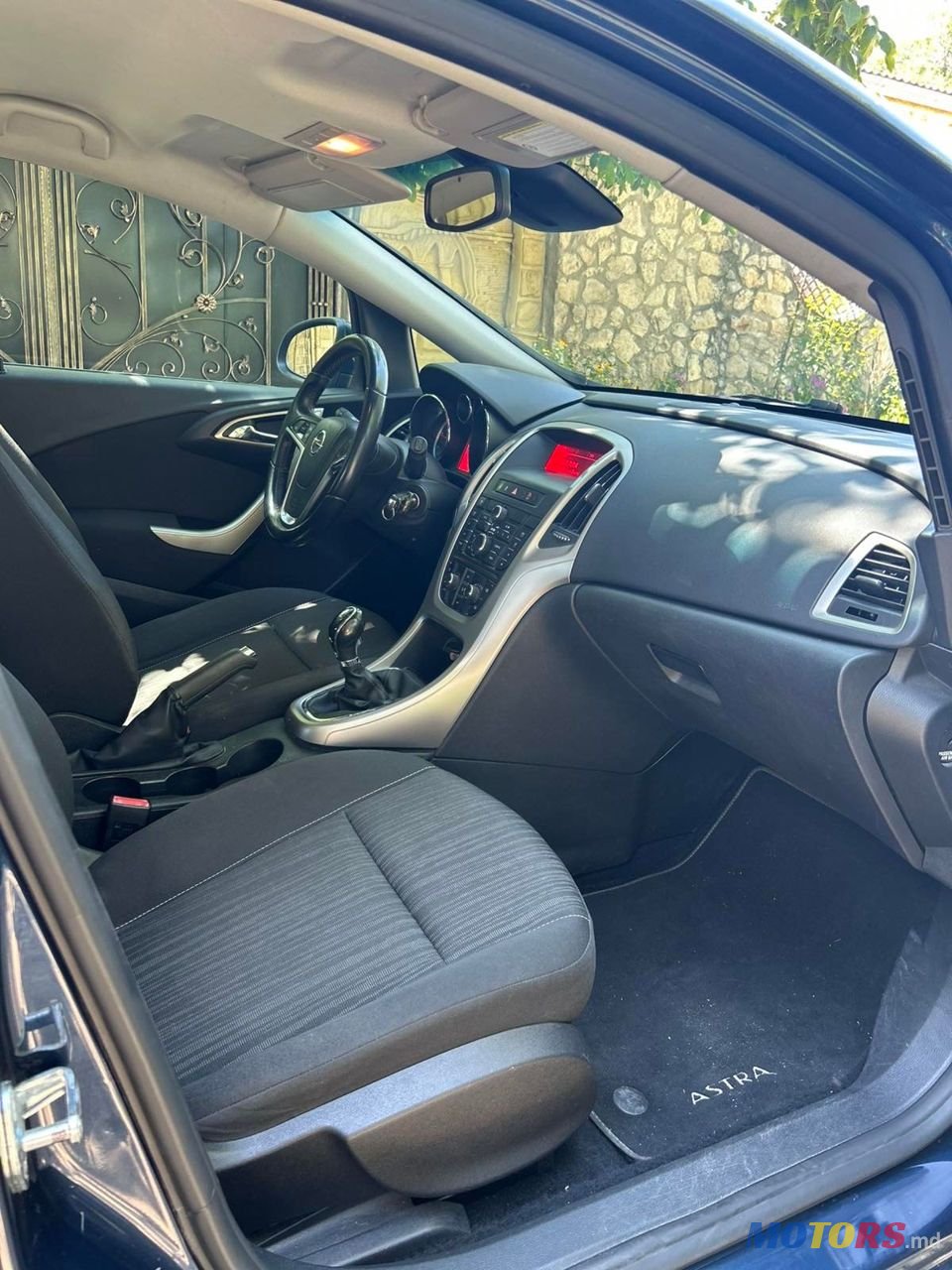 2011' Opel Astra photo #6