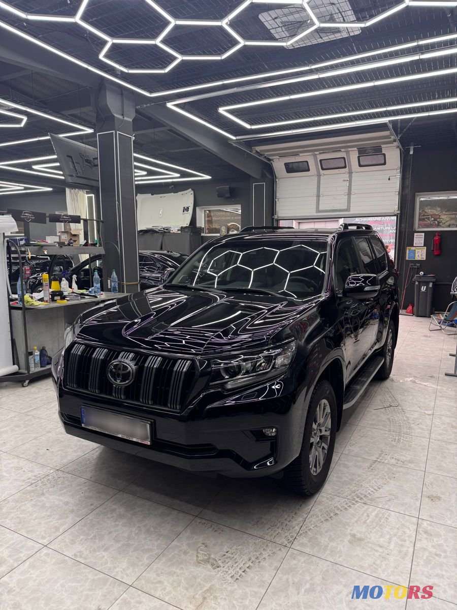 2019' Toyota Land Cruiser Prado photo #2
