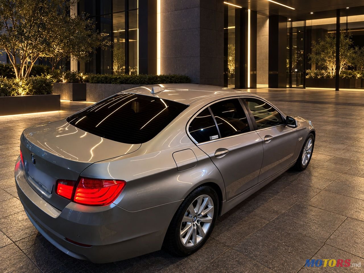 2010' BMW 5 Series photo #3