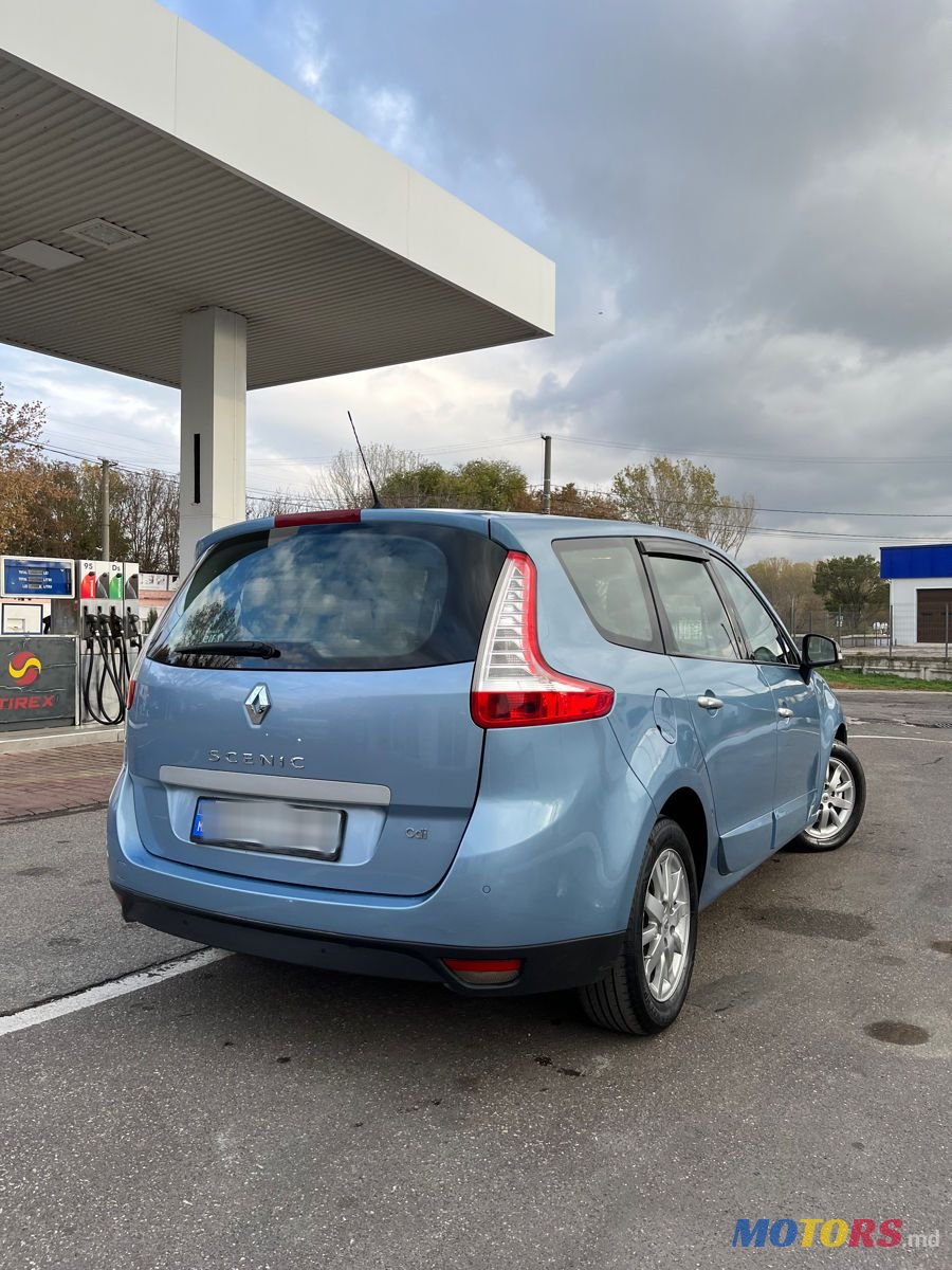 2012' Renault Grand Scenic photo #4