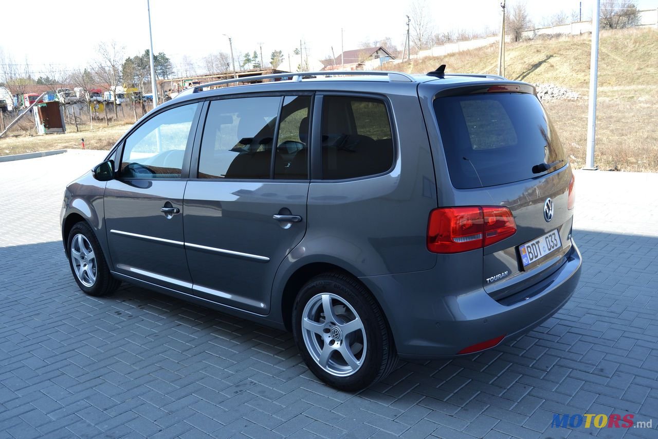 2012' Volkswagen Touran photo #4