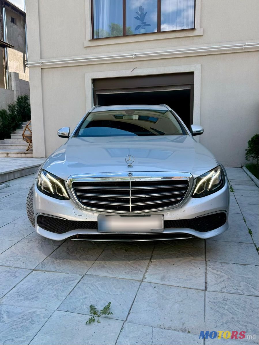 2020' Mercedes-Benz E-Class photo #2