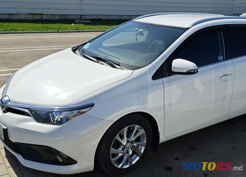 2015' Toyota Auris photo #2