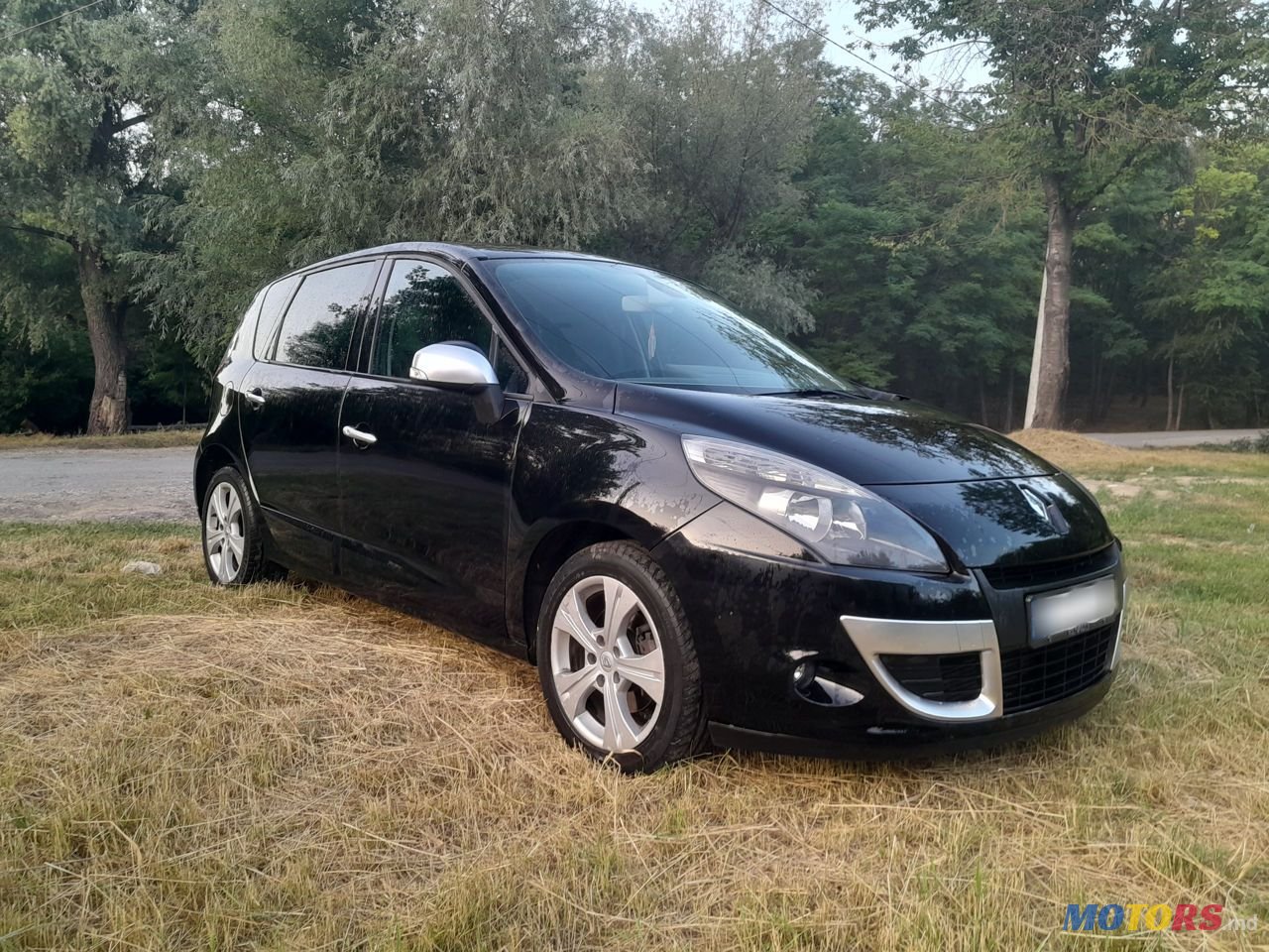 2011' Renault Scenic photo #3