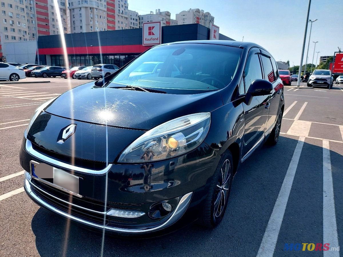 2012' Renault Grand Scenic photo #2