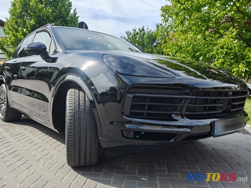 2021' Porsche Cayenne photo #2
