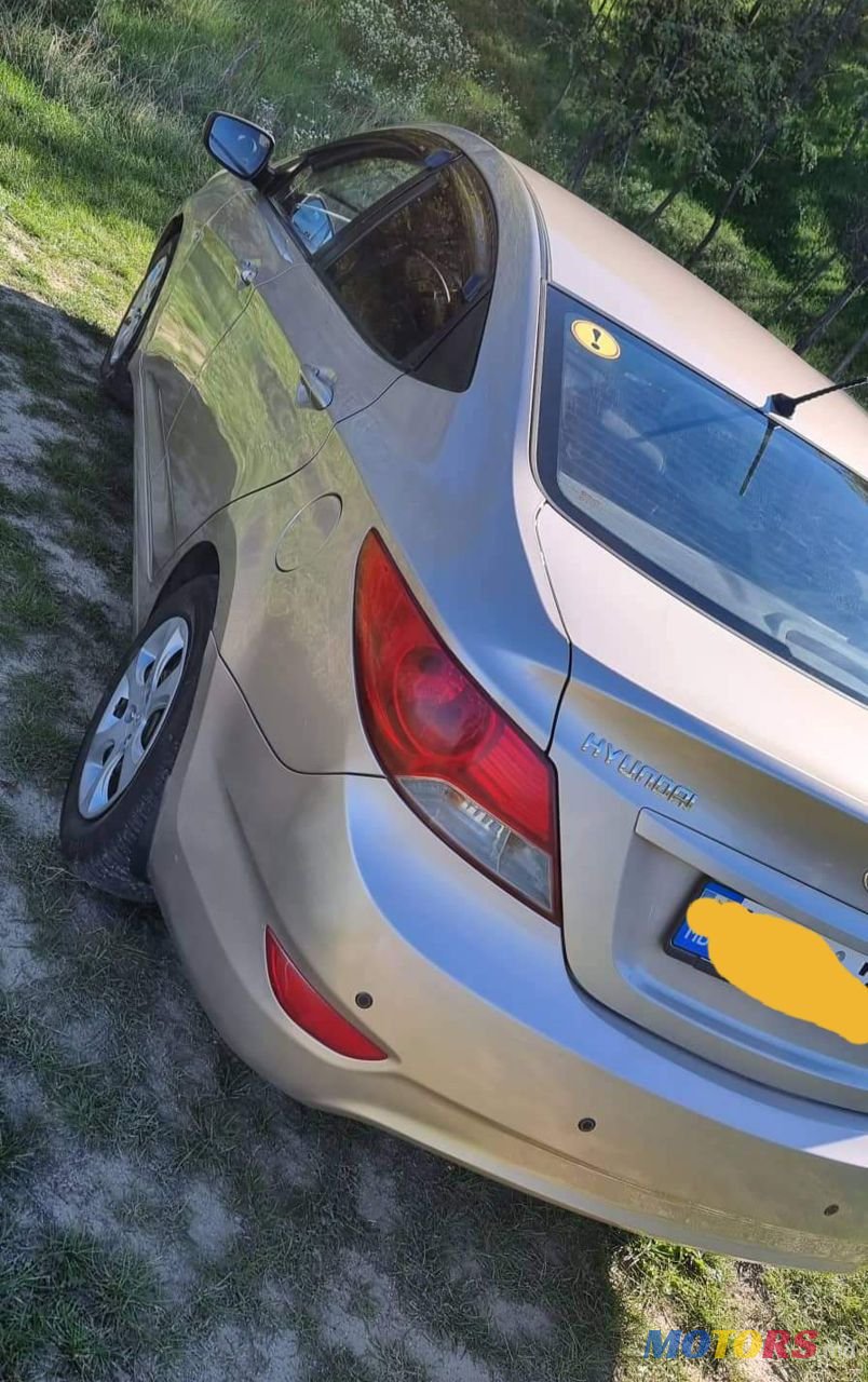 2011' Hyundai Accent photo #5