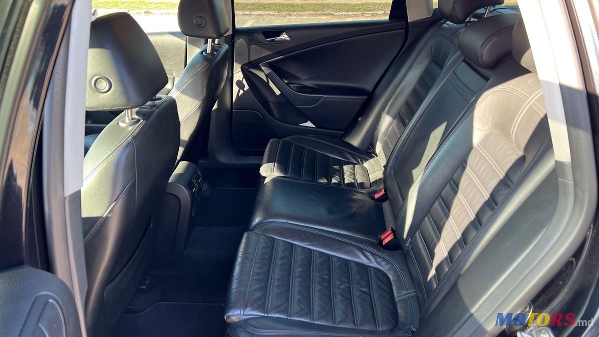 2007' Volkswagen Passat photo #6