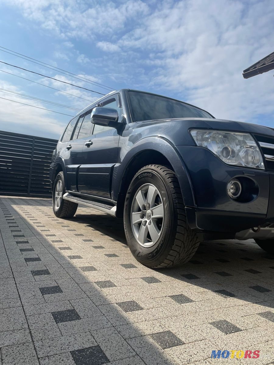 2008' Mitsubishi Pajero photo #3