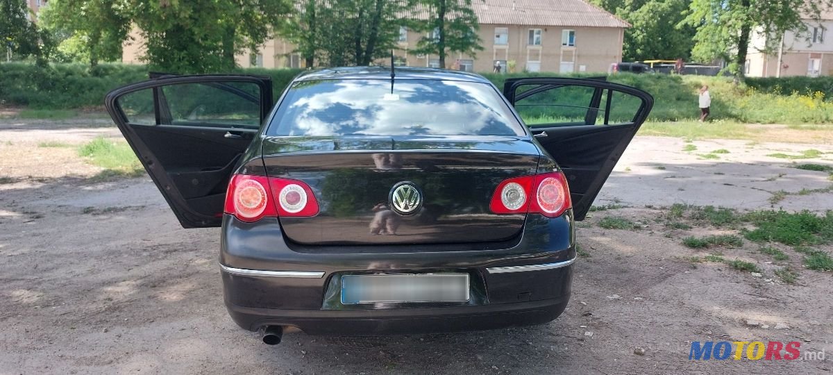 2006' Volkswagen Passat photo #3
