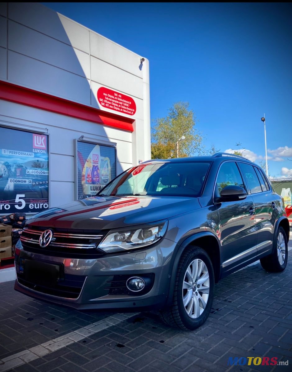 2012' Volkswagen Tiguan photo #3