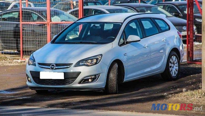 2013' Opel Astra photo #3