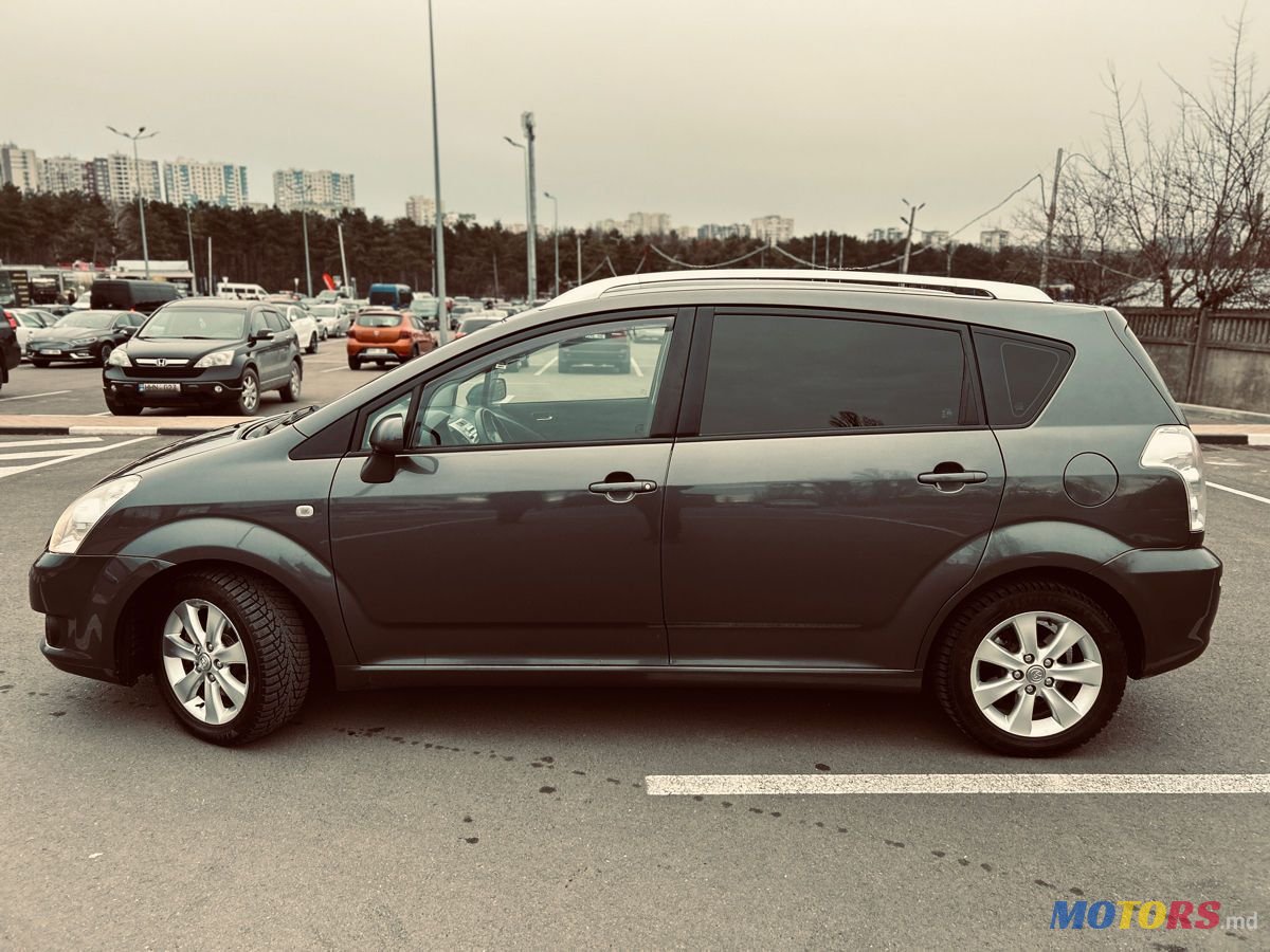 2008' Toyota Corolla Verso photo #2