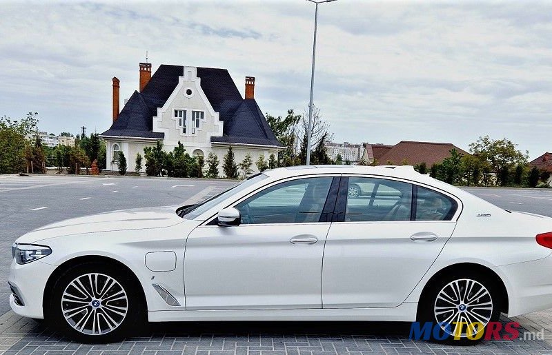 2017' BMW 5 Series photo #2