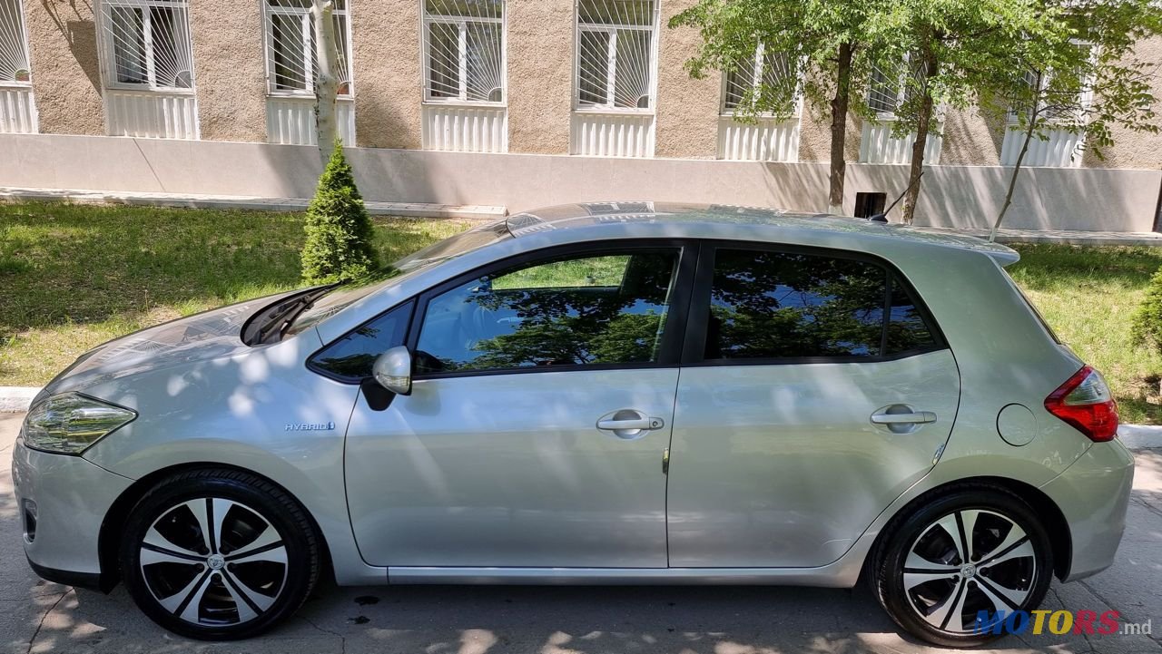 2011' Toyota Auris photo #3