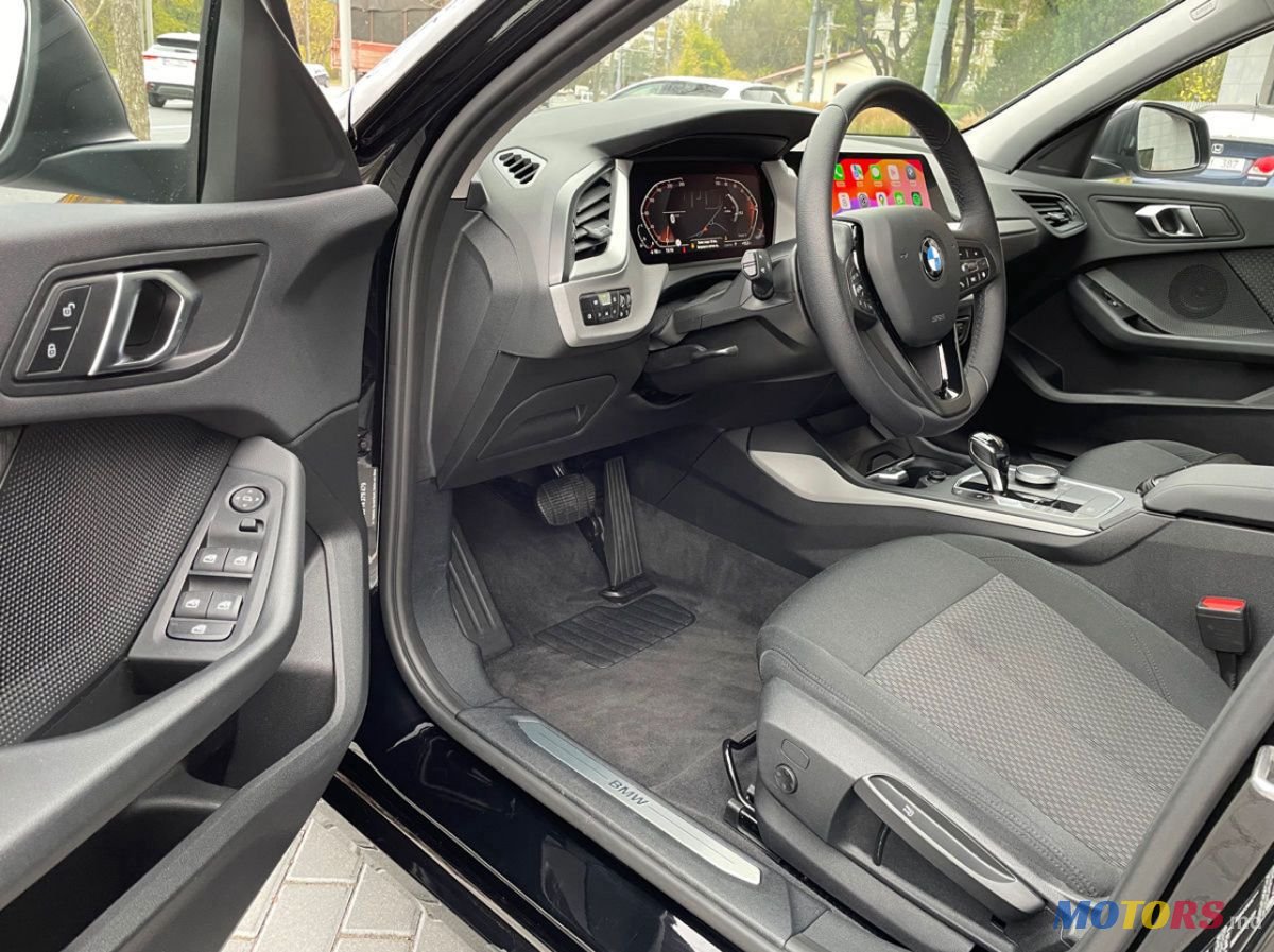 2021' BMW 1 Series photo #1