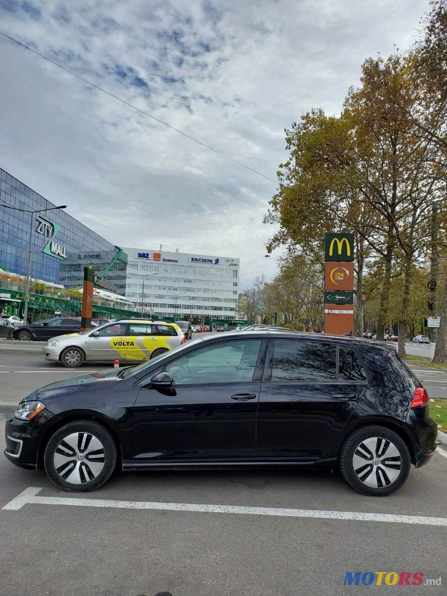 2015' Volkswagen Golf photo #2