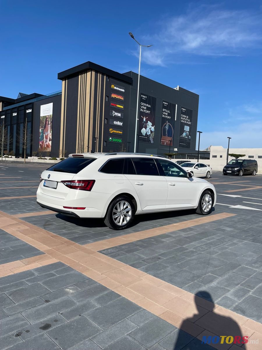 2016' Skoda Superb photo #5