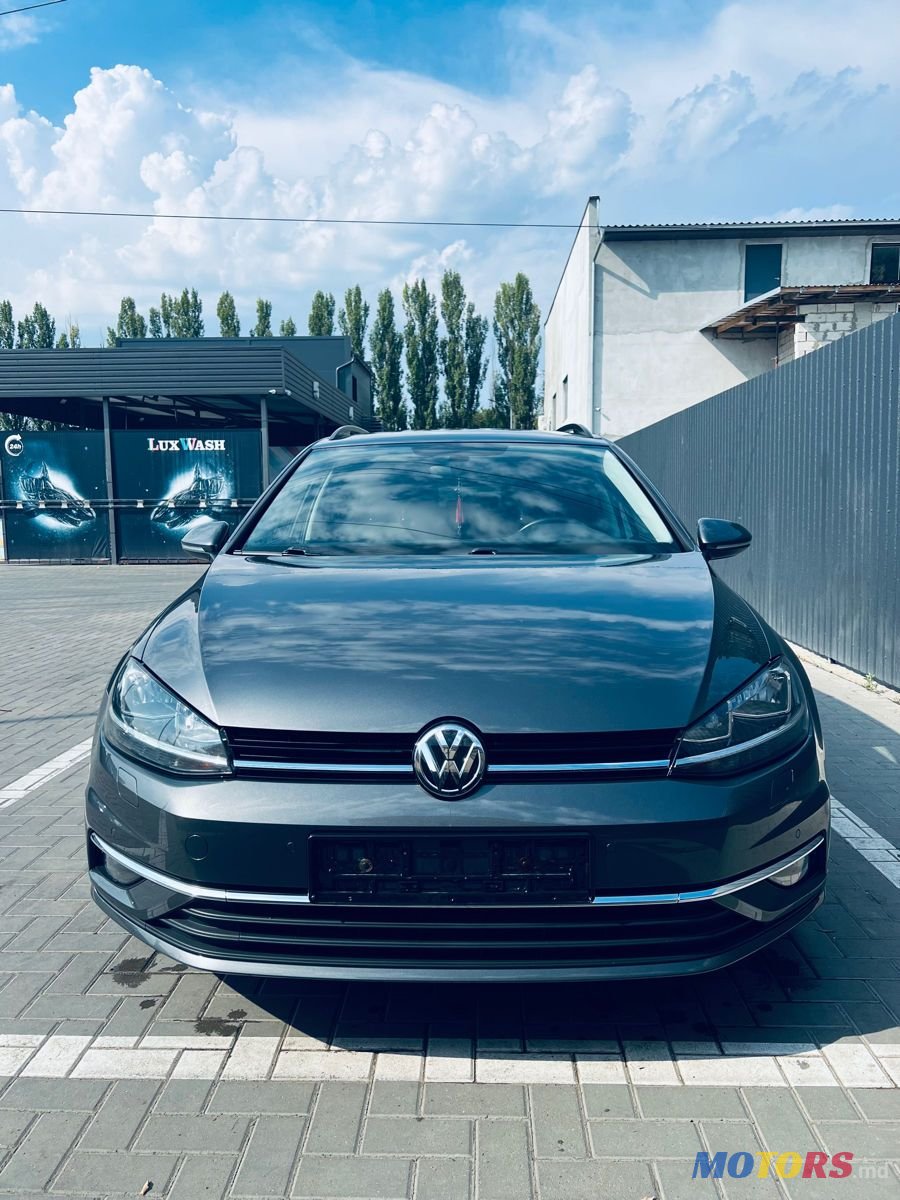2017' Volkswagen Golf photo #3