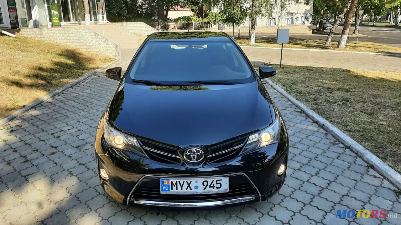 2014' Toyota Auris photo #2