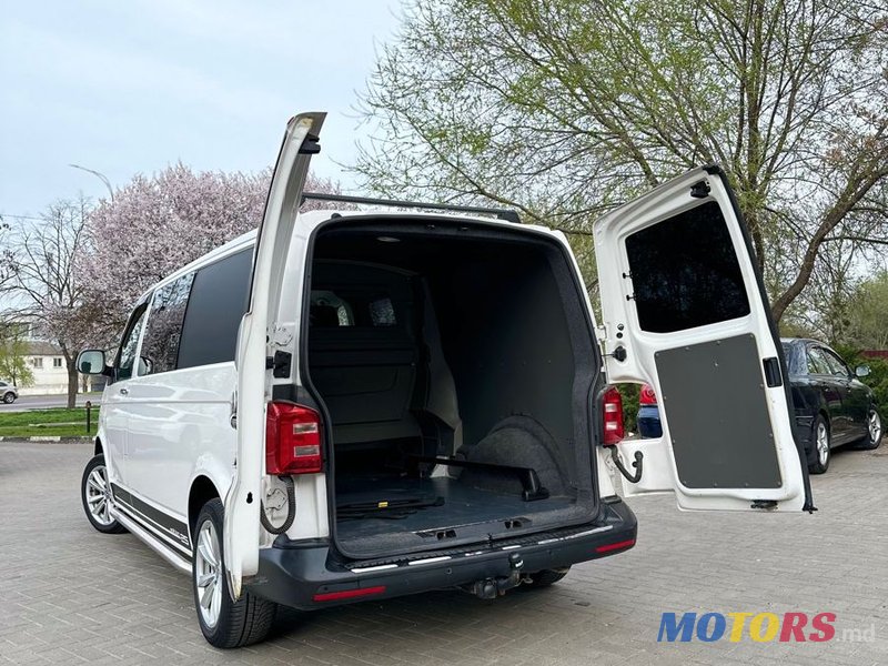 2014' Volkswagen Transporter photo #6