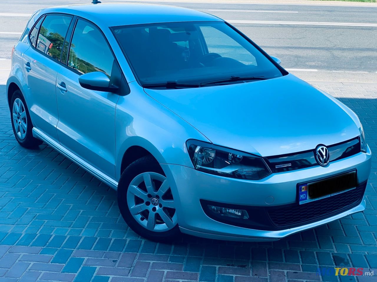 2012' Volkswagen Polo photo #2
