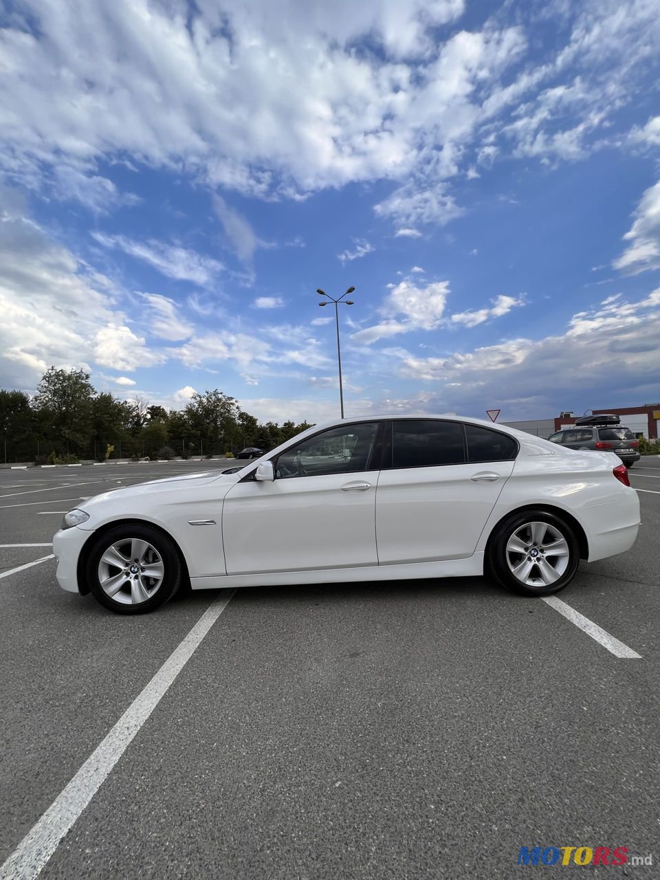 2013' BMW 5 Series photo #2