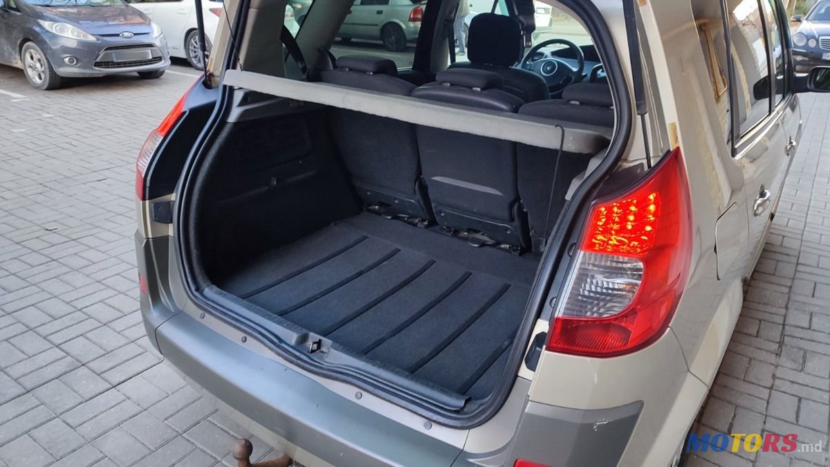 2008' Renault Scenic photo #6