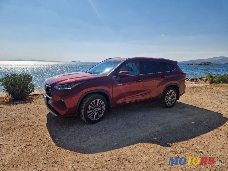 2020' Toyota Highlander photo #2