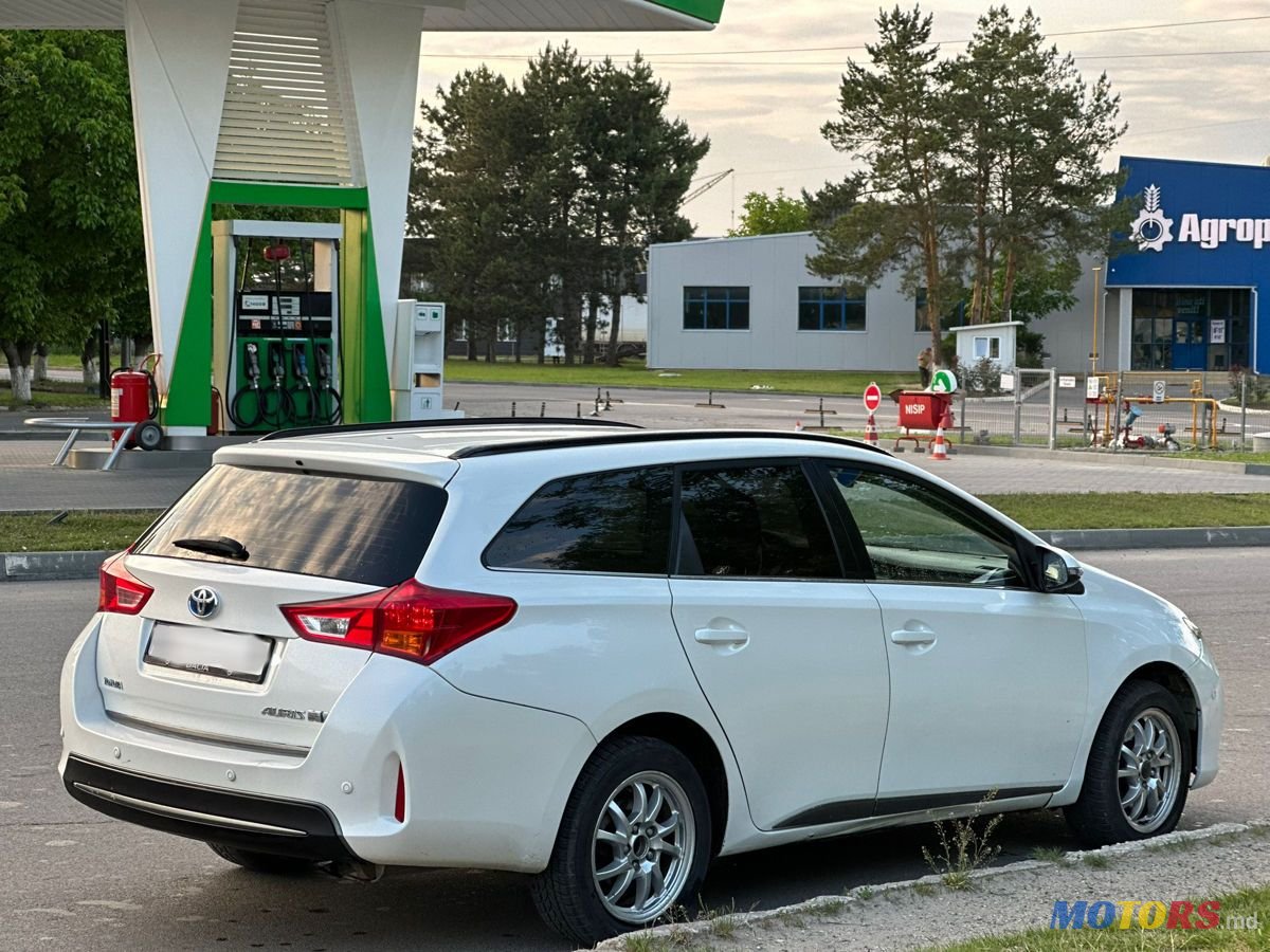 2014' Toyota Auris photo #5