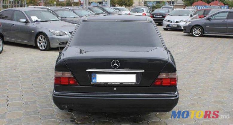 1993' Mercedes-Benz 124 photo #2