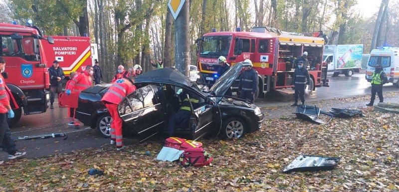 Automobilul Skoda accidentat la Buiucani aparține Guvernului
