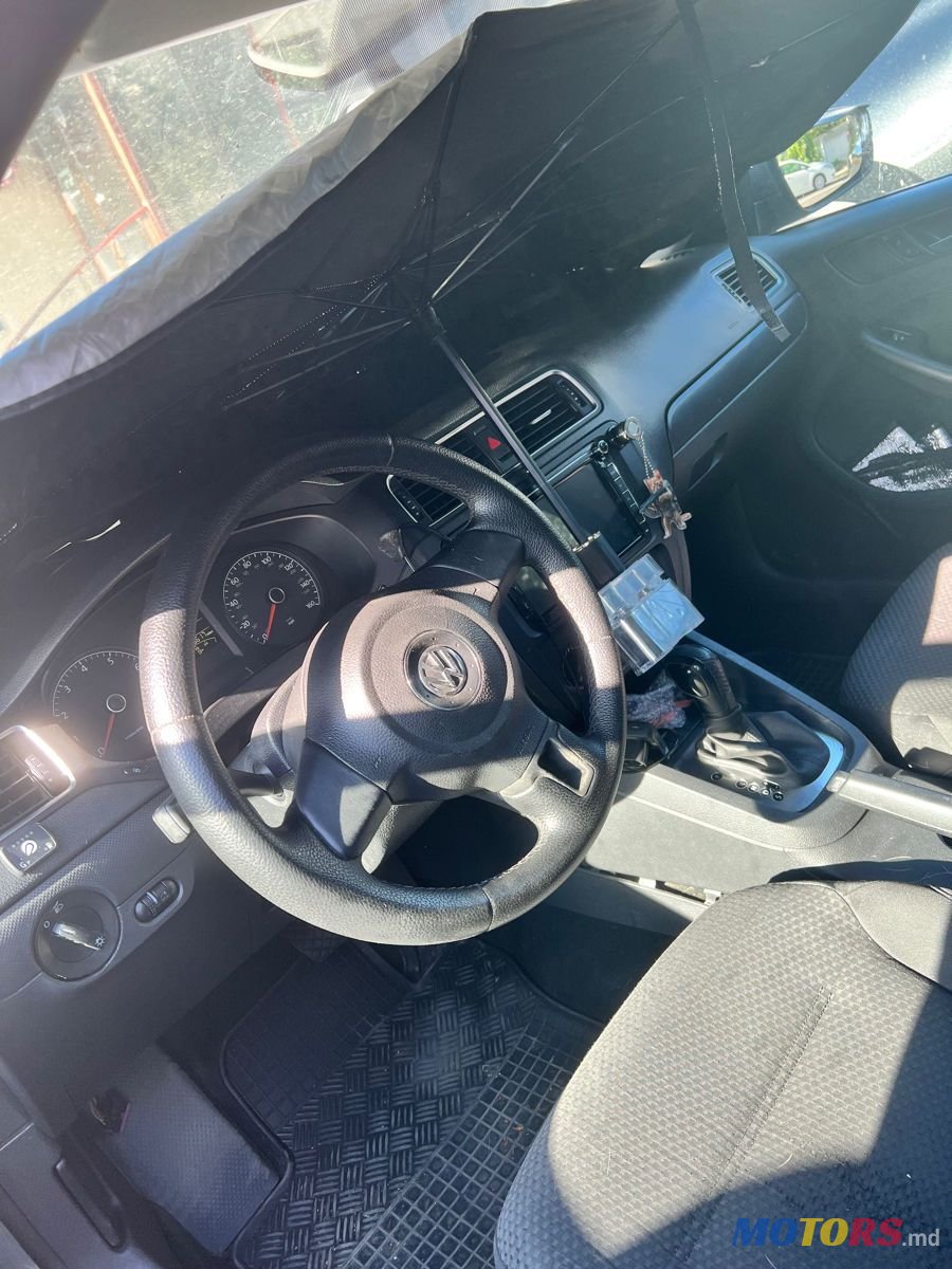 2011' Volkswagen Jetta photo #3