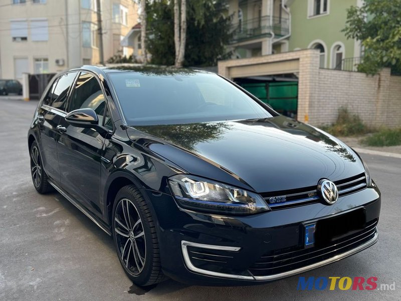 2015' Volkswagen Golf photo #2