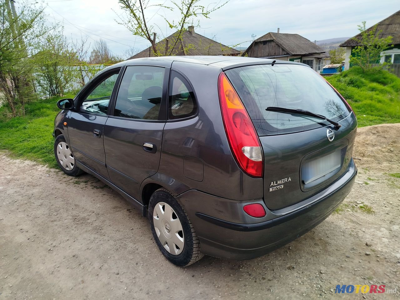 2004' Nissan Almera Tino photo #4