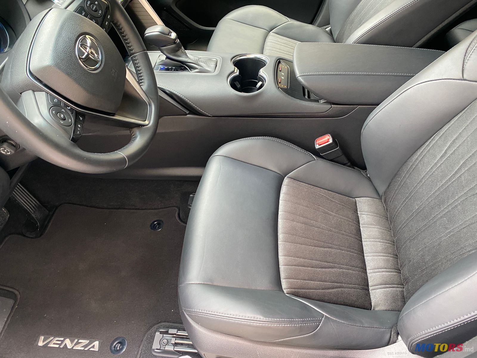 2020' Toyota Venza photo #4