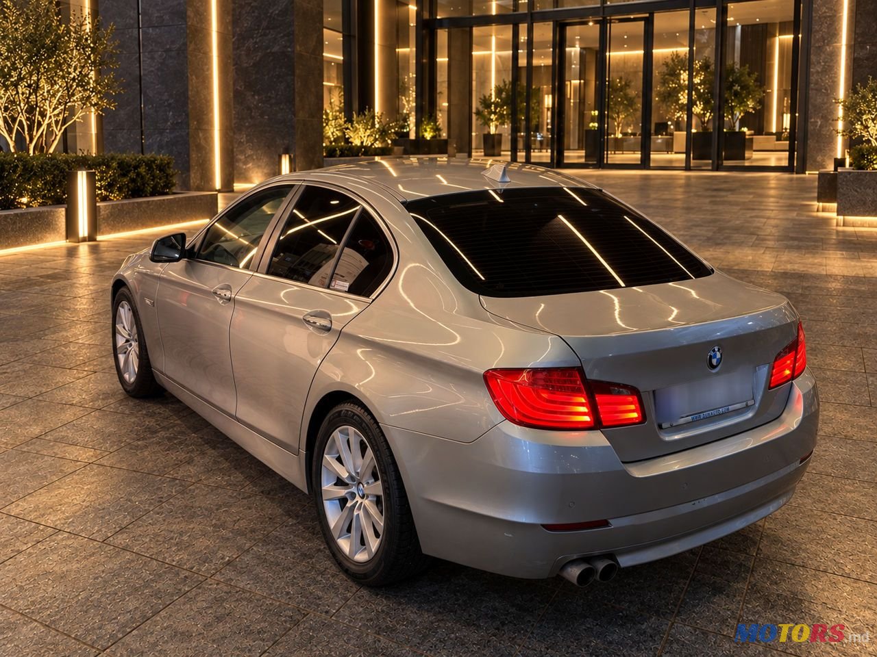 2010' BMW 5 Series photo #4