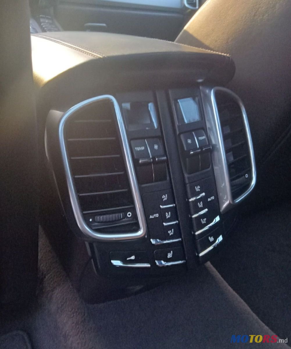 2010' Porsche Cayenne photo #6