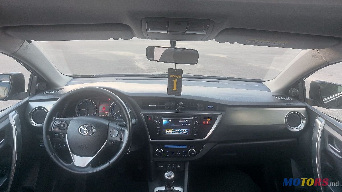 2013' Toyota Auris photo #6