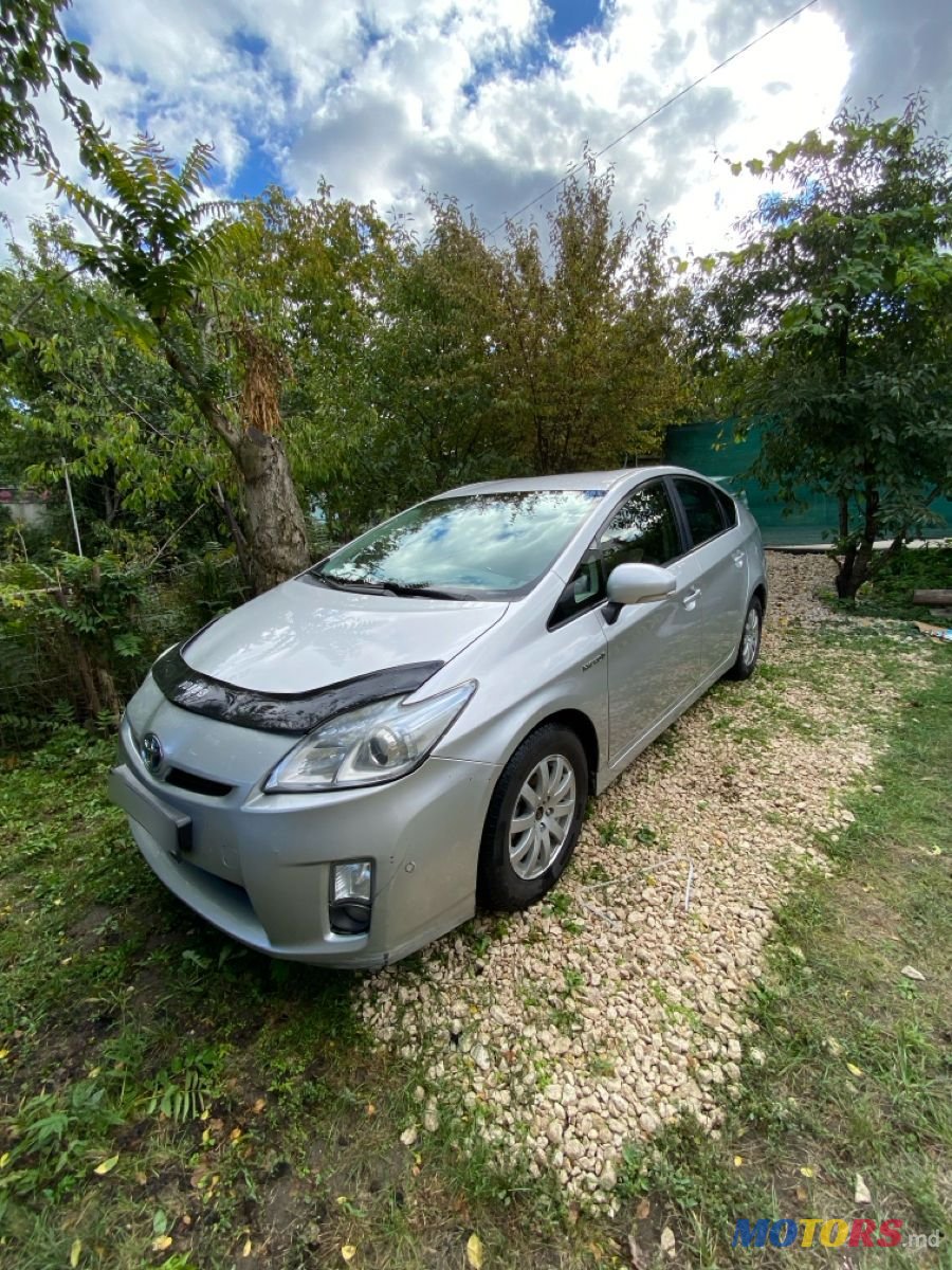 2011' Toyota Prius photo #2