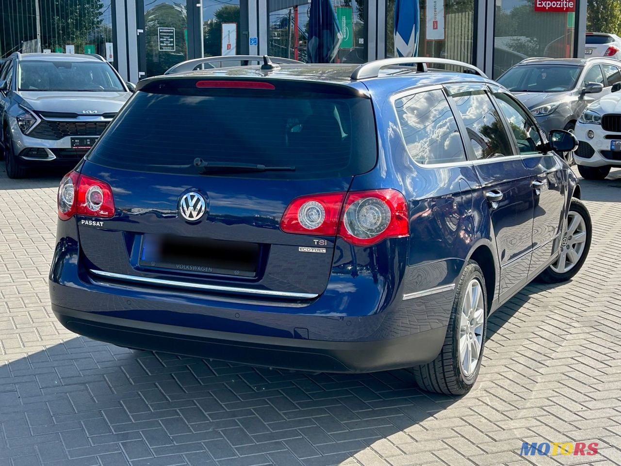 2010' Volkswagen Passat photo #2